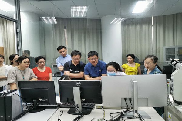 考察同济大学海洋地质国家重点实验室1+_副本.jpg 考察同济大学海洋地质国家重点实验室1+_副本.jpg