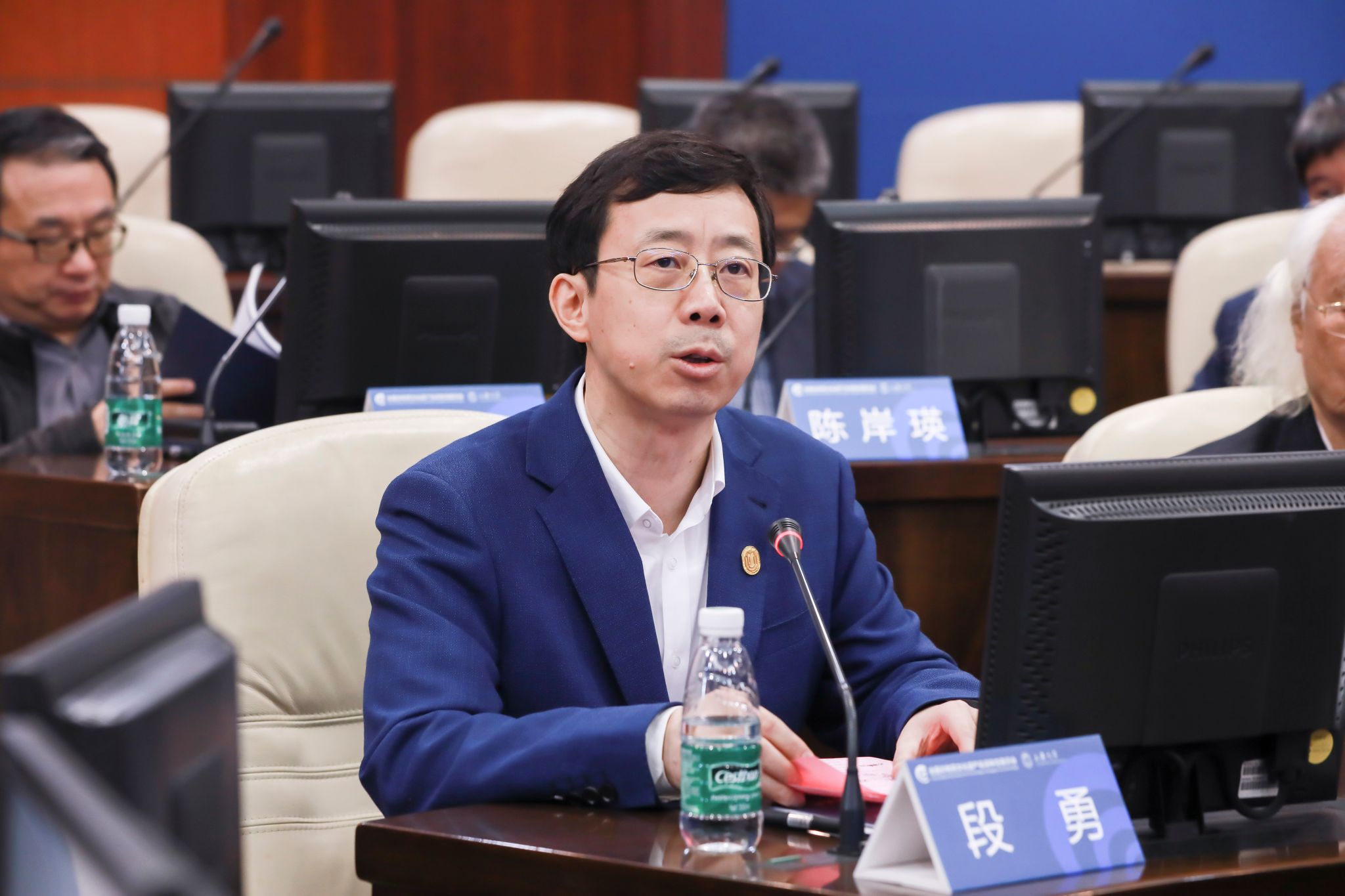 永利集团88304官网党委副书记、全国非遗名词委主任段勇先生主持会议.jpg 永利集团88304官网党委副书记、全国非遗名词委主任段勇先生主持会议.jpg